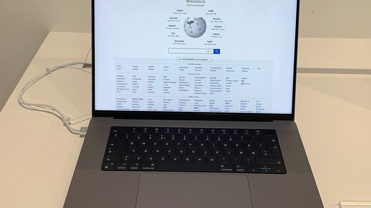 Apple MacBook Pro M6: The Best Laptop with Proven AI Boost